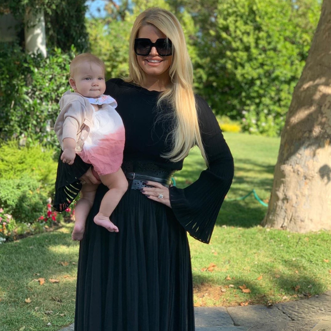Why Jessica Simpson Isn't Wearing Skinny Jeans After Weight Loss - E! Online - UK